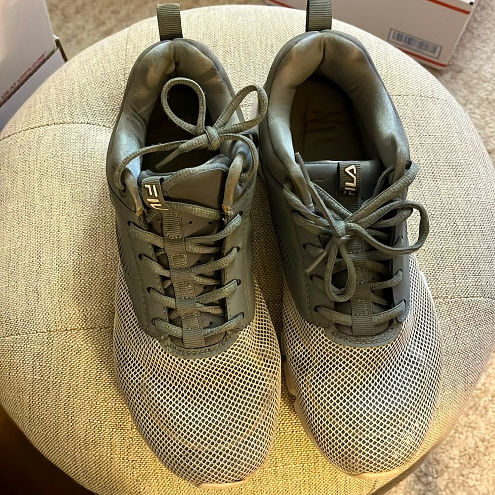 Fila Men's Mesh Silver Sneakers , Size 10 , Gently worn.